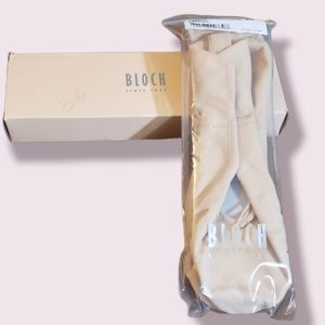 BLOCH, Pink dansoft dance shoes. Size 8.5 (sku 402)